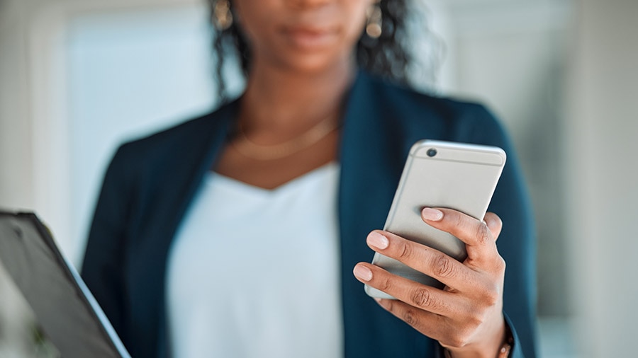 A person holding a cell phone in her hand.