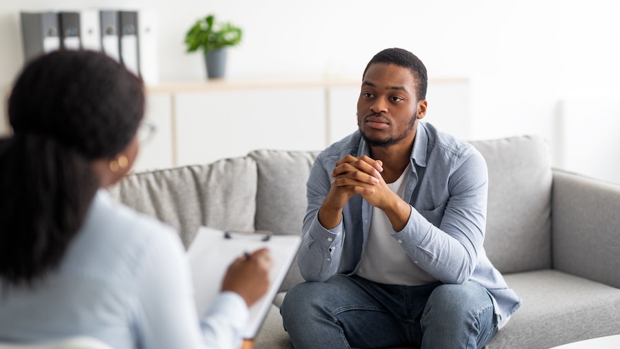 A therapist meeting with a patient to improve mental health.