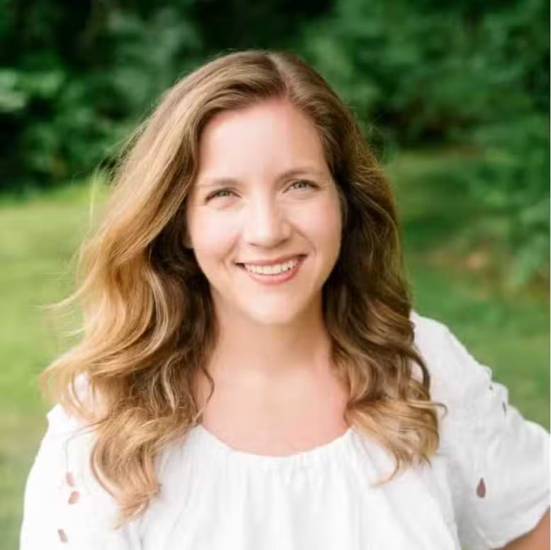 Headshot bio pic of Amy Northard.