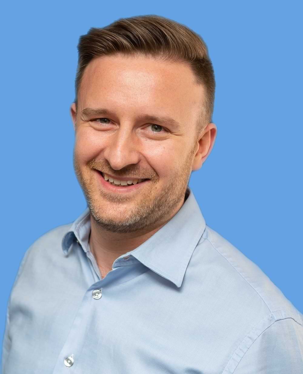 Bio headshot for Steven Briginshaw.