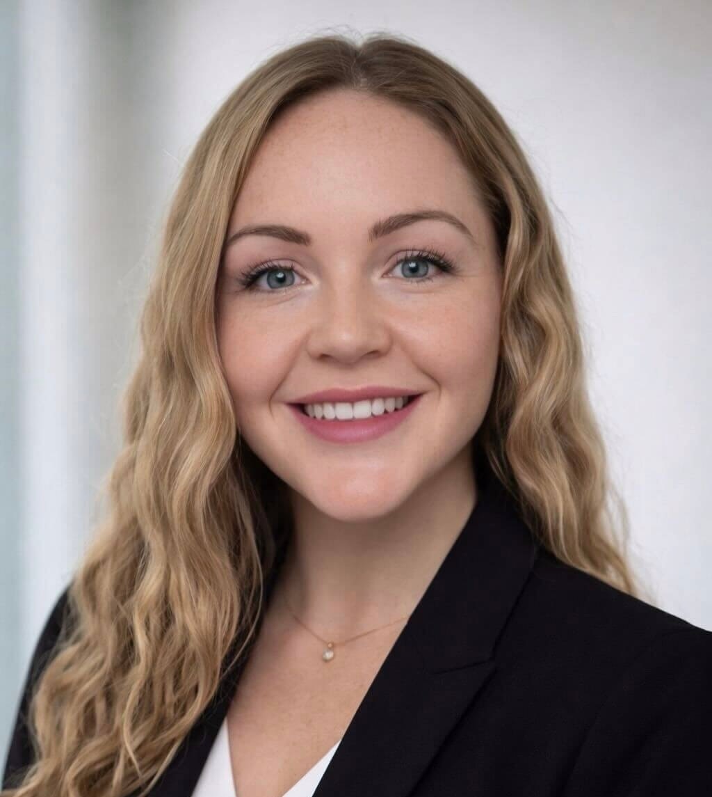 Bio picture of Ashley McIntosh.